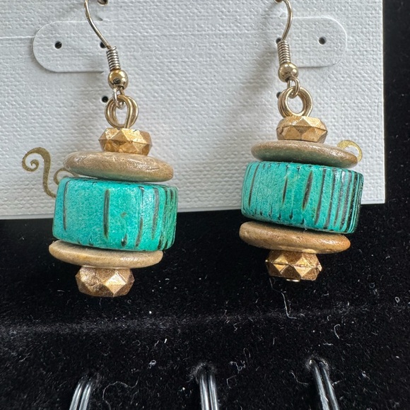 Vintage Etched Turquoise and Gold Beaded Earrings - Picture 1 of 3